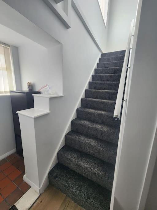 Charming 3-Bedroom Retreat With Modern Comforts South Ockendon Buitenkant foto