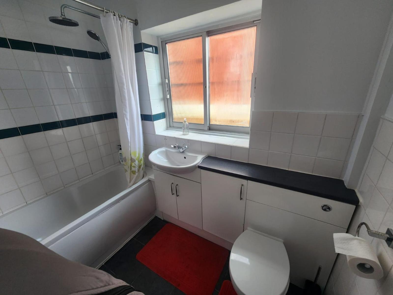 Charming 3-Bedroom Retreat With Modern Comforts South Ockendon Buitenkant foto